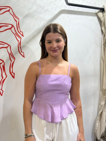 Cropped com babados na barra lilás