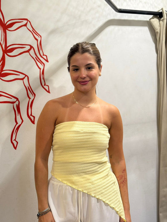 Blusa Tomara Que Caia Irregular amarelo pastel