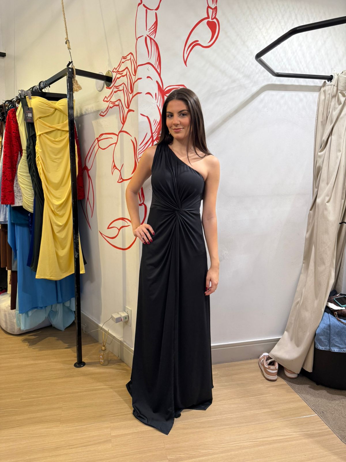 Vestido Longo Preto Um Ombro Só com Fenda