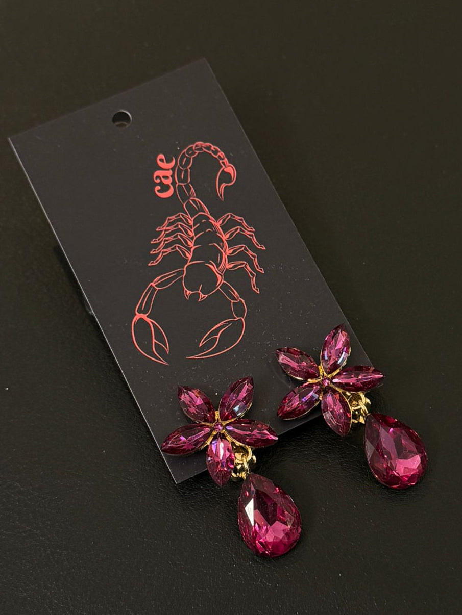 Brinco Flor Pedraria Pink e Detalhes Dourados