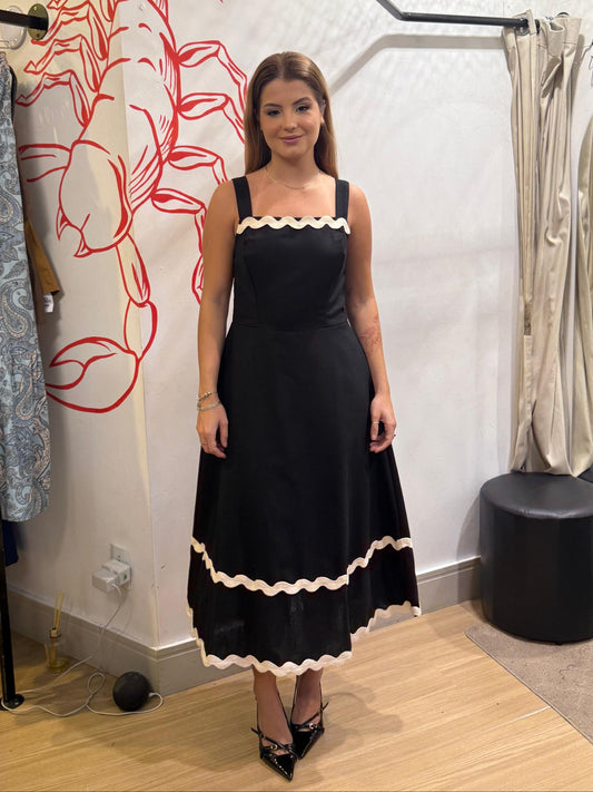 Vestido Preto Midi com detalhes