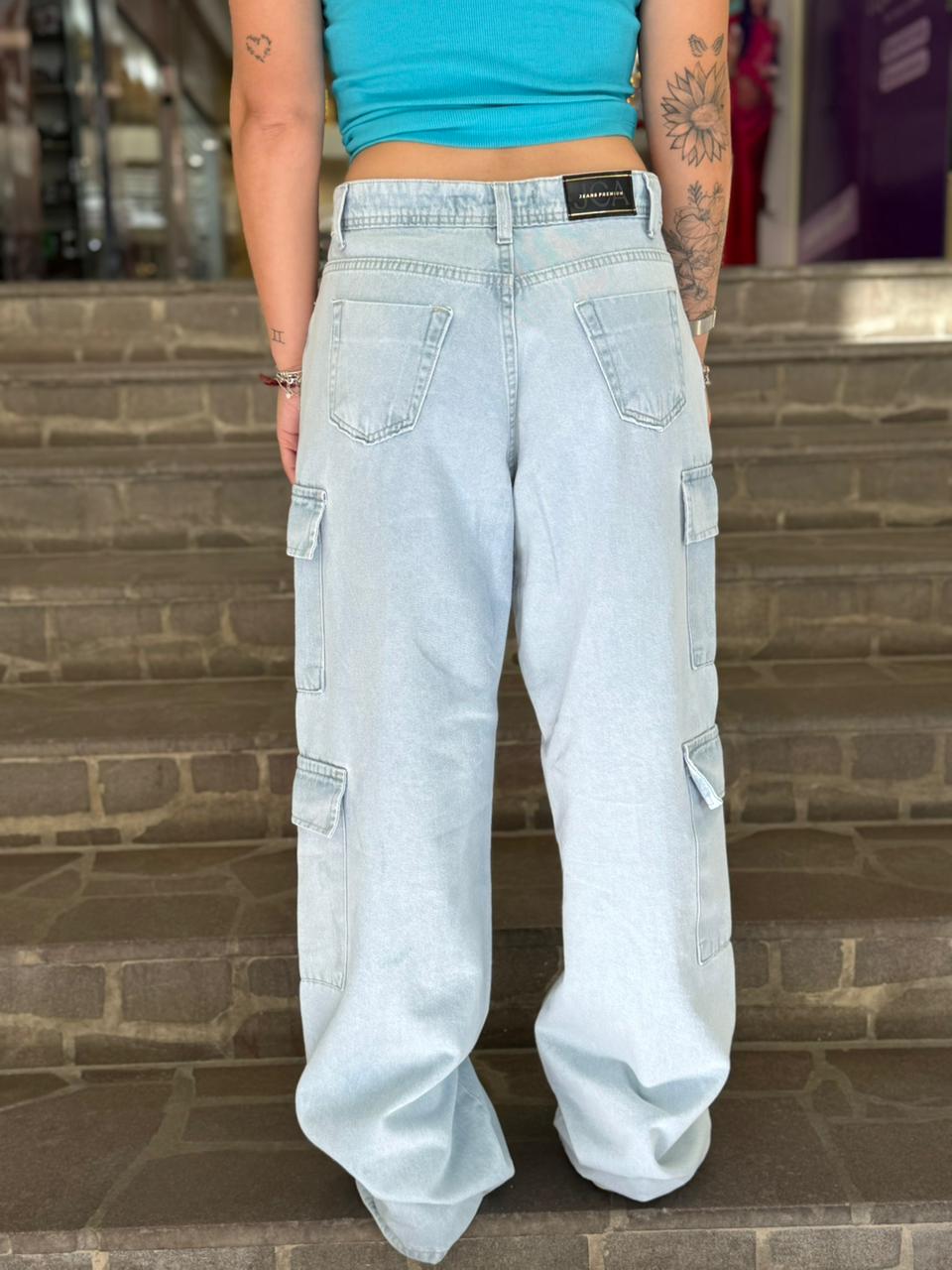 Calça Cargo Jeans Lavagem Clara 4 Bolsos