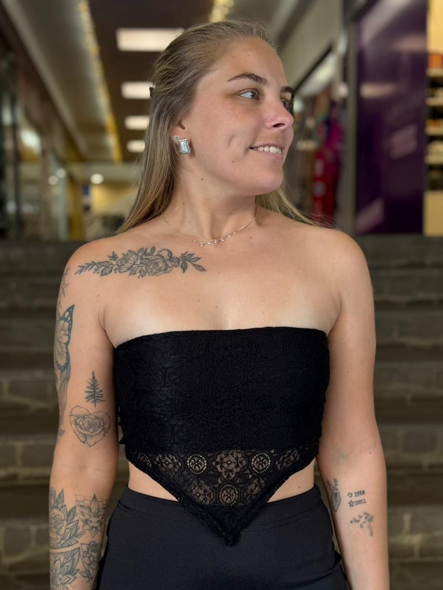 Cropped Tomara que Caia de Renda Cae