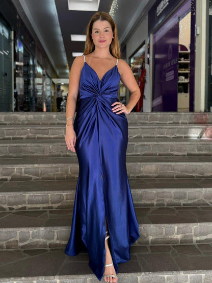 Vestido de Cetim com Detalhes na Alça