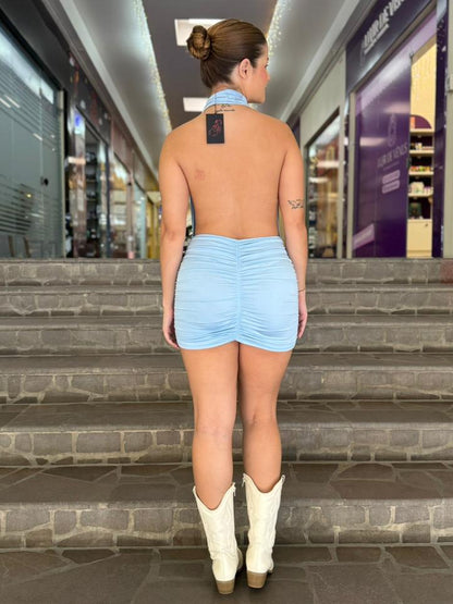 Vestido gola boba com decote nas costas