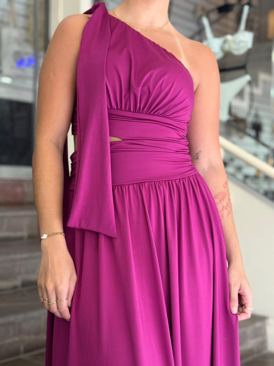 Vestido fúcsia um ombro só