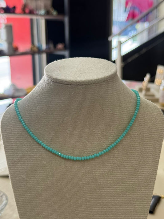 Colar de miçangas turquesa