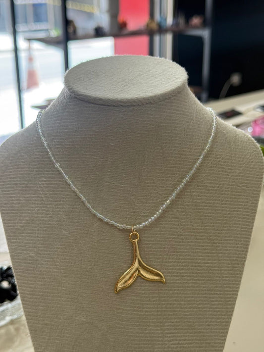 Colar cauda de sereia dourada com miçangas cristal