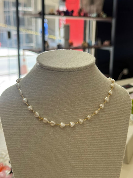 Colar de mini corações perolados