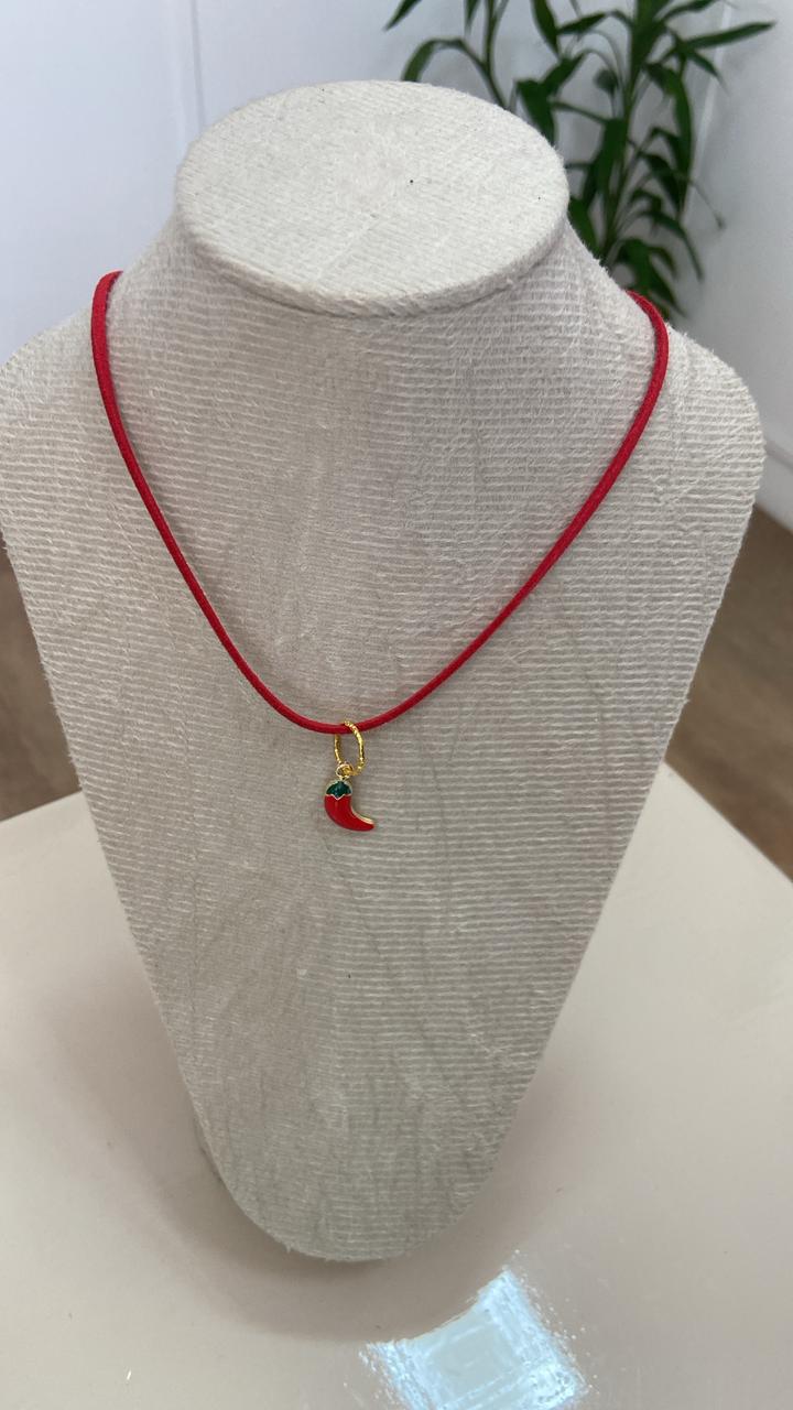 Colar Pimentinha Vermelha no Cordão