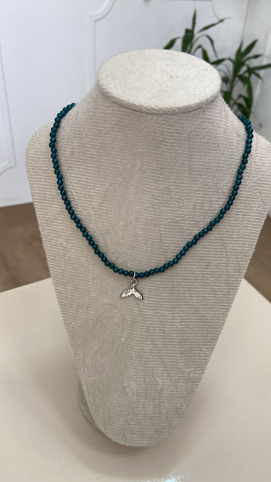 Colar Miçangas Azul Petróleo com Pingente de Calda de Sereia