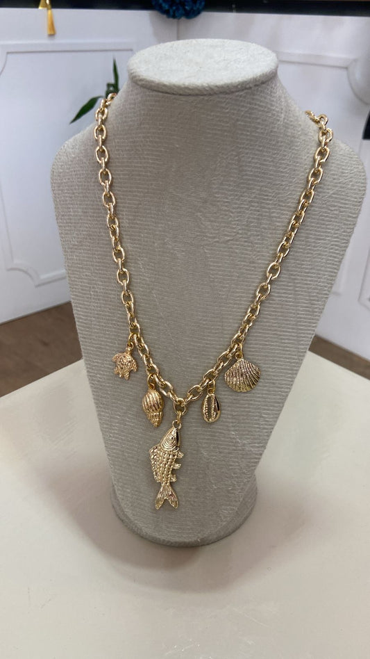 Colar Dourado com Pingentes Marinhos
