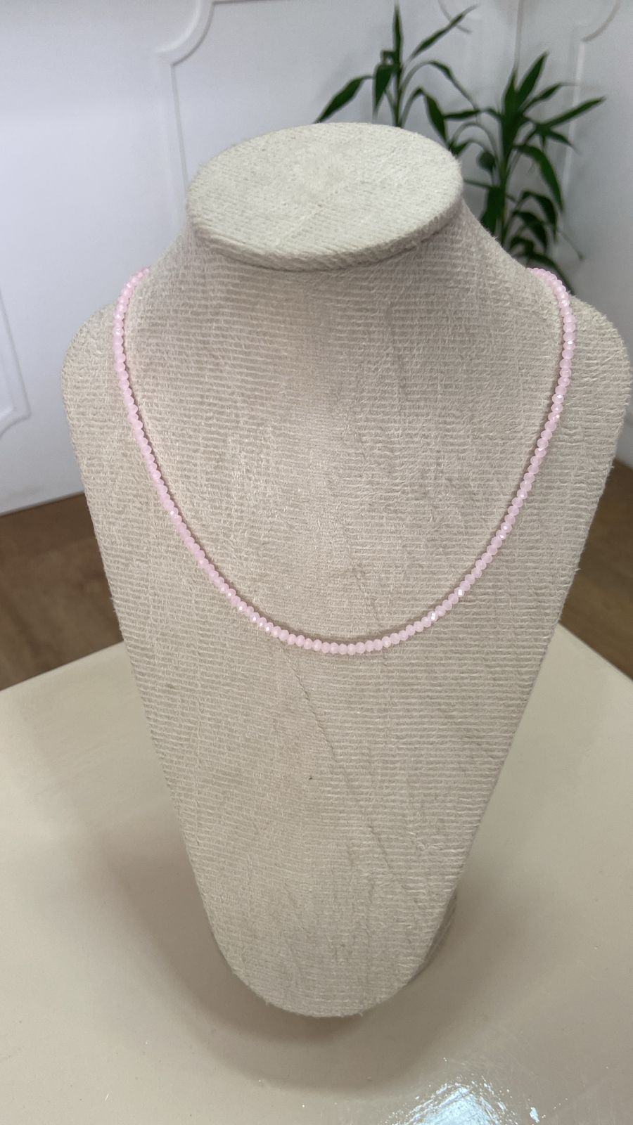 Colar de Miçangas Facetadas Rosa Claro