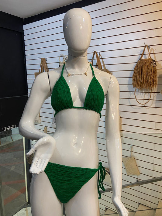 Biquíni de Crochê Verde – Top Triângulo + Calcinha Ajustável