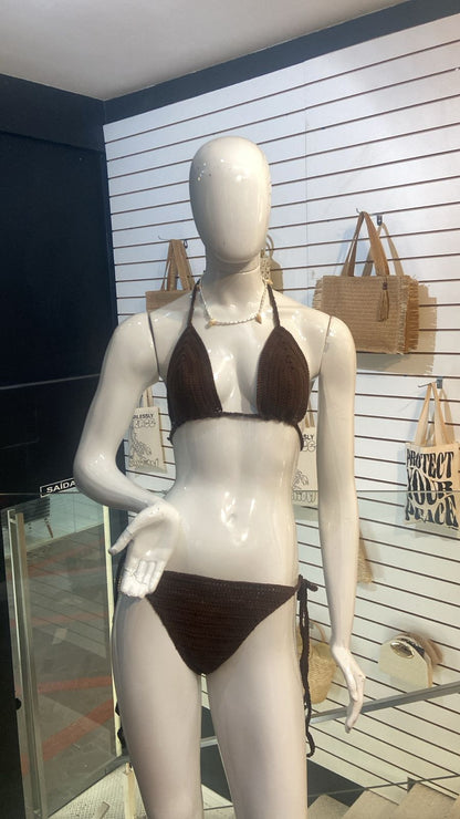 Biquíni de Crochê Marrom – Top Triângulo + Calcinha Ajustável