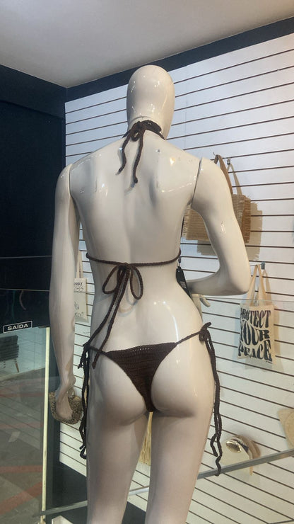 Biquíni de Crochê Marrom – Top Triângulo + Calcinha Ajustável