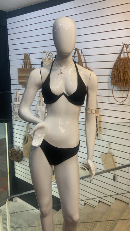 Biquíni Preto Estruturado – Top em V + Calcinha Básica