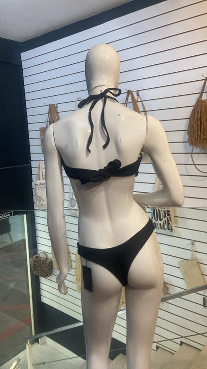 Biquíni Preto Estruturado – Top em V + Calcinha Básica