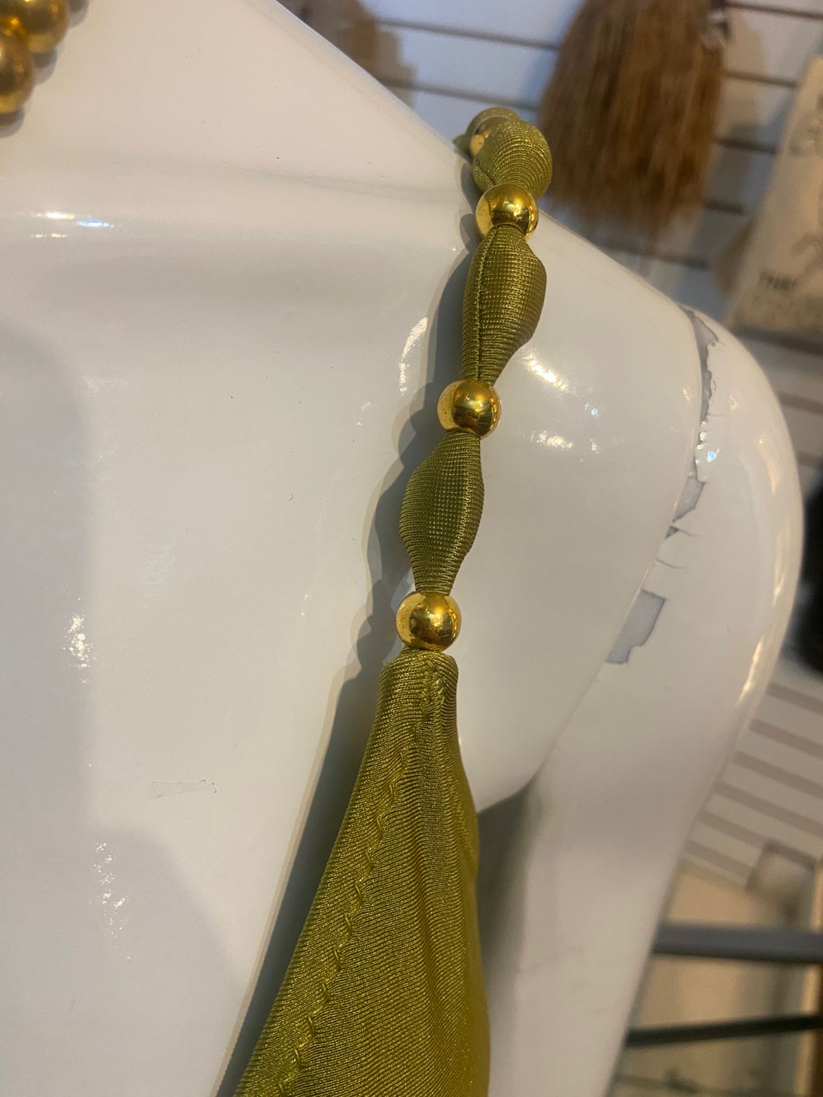 Biquíni Verde Oliva Luxo com Esferas Douradas