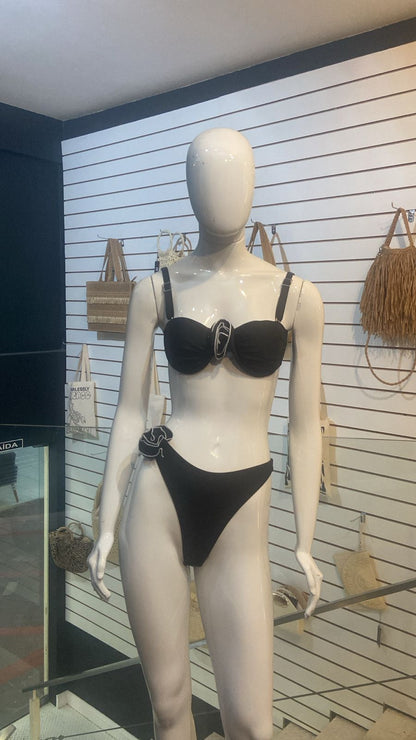 Biquíni Preto com Flor em Tecido