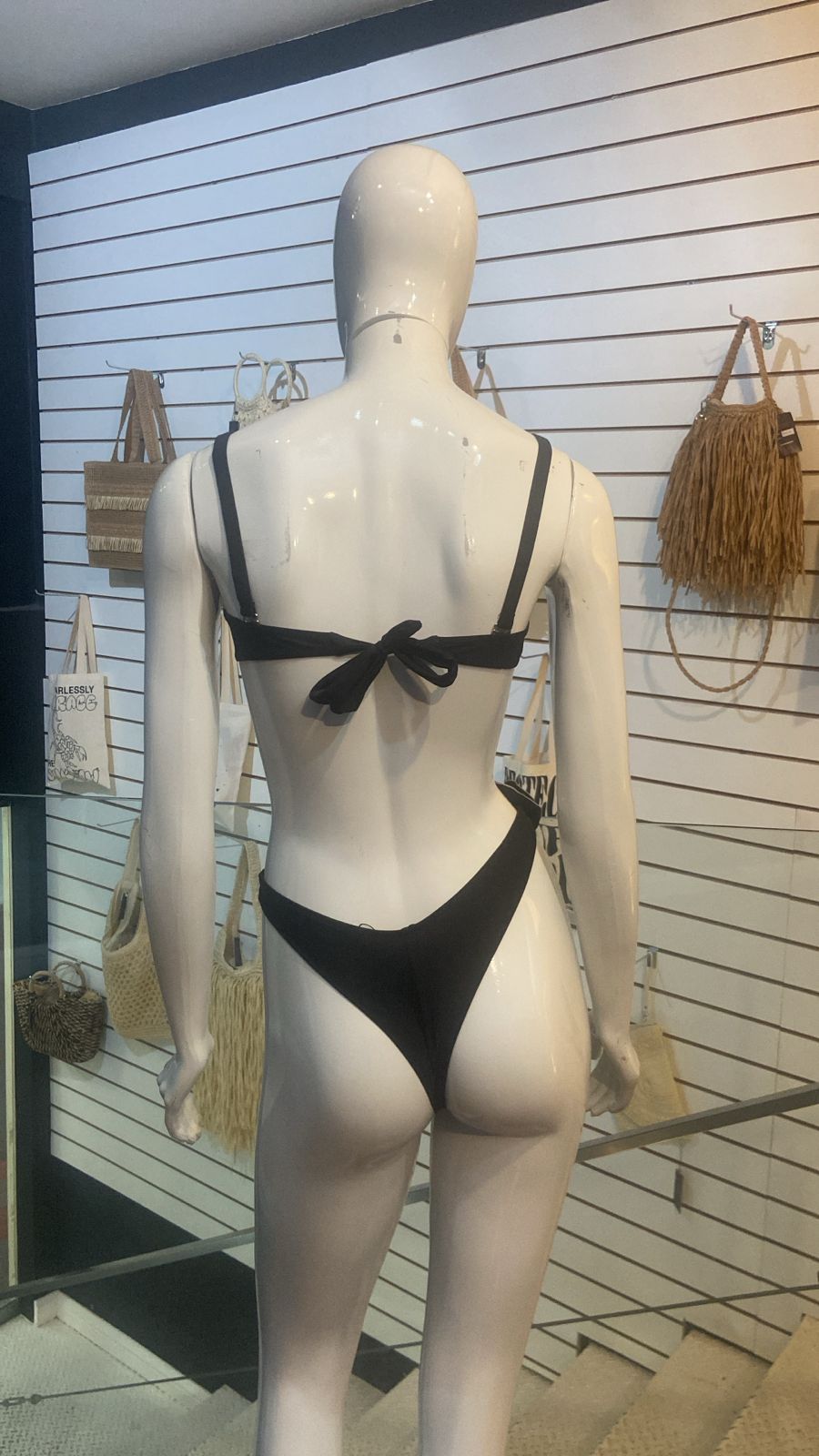 Biquíni Preto com Flor em Tecido