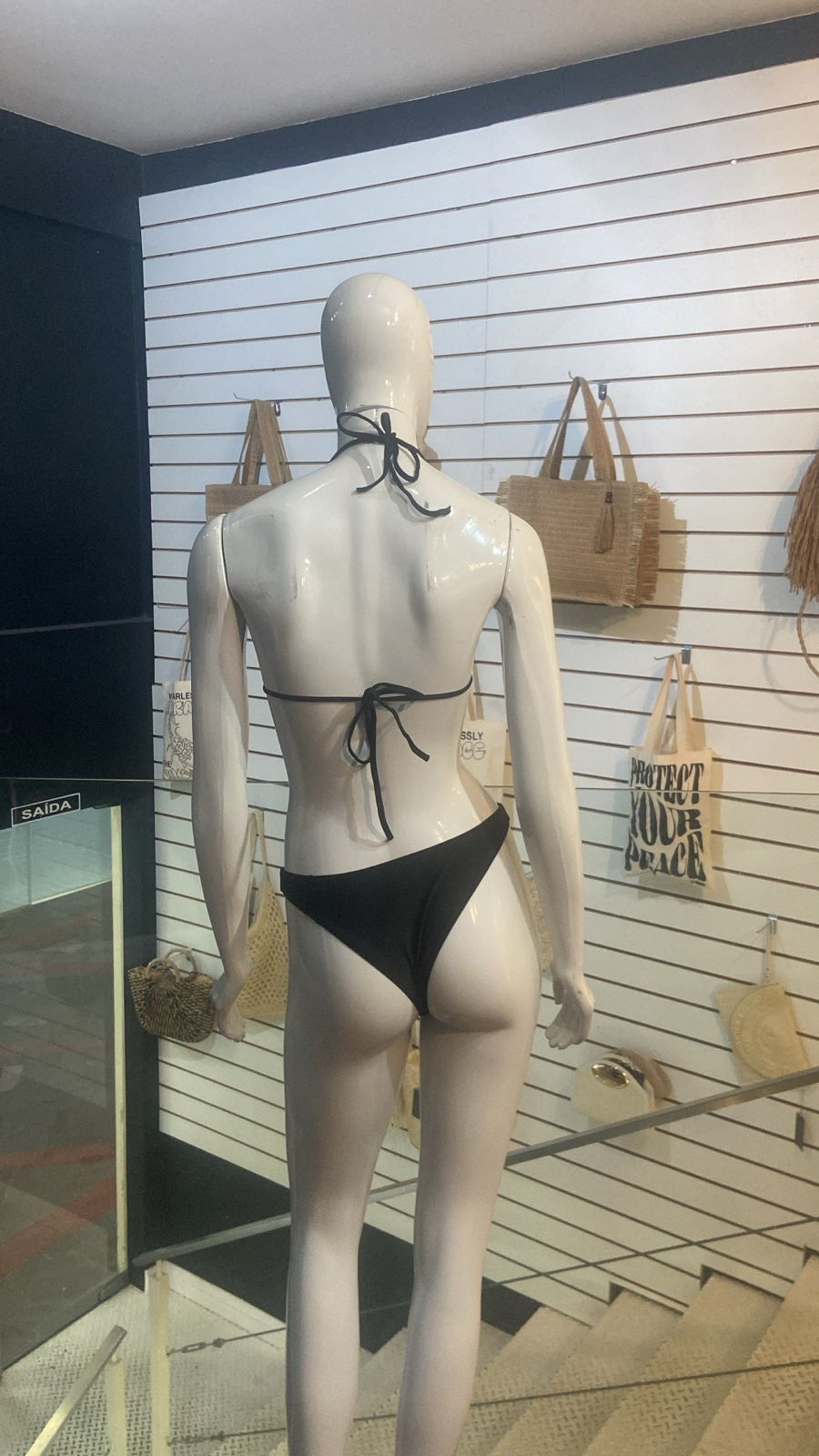 Biquíni Preto Clássico