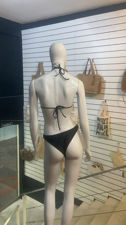 Biquíni Preto Clássico