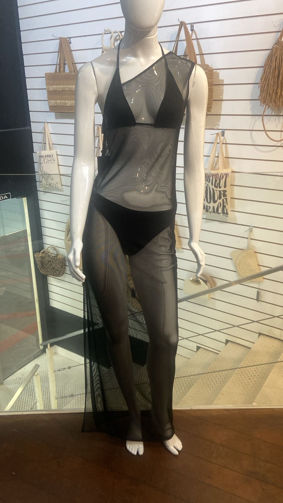 Saída Longa Preta Ombro Único – Tule Transparente