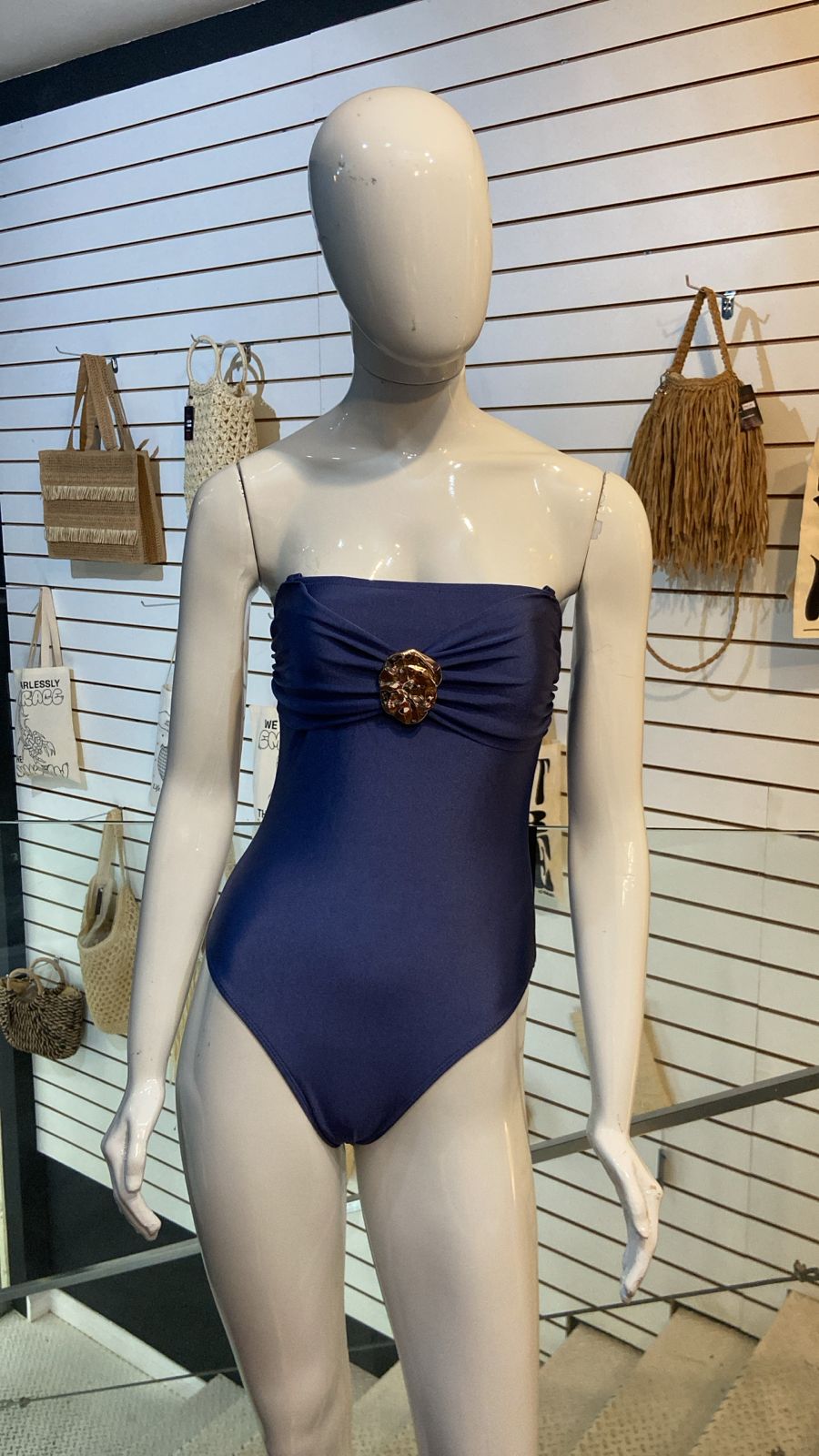 Maiô Azul Marinho com Detalhe Dourado