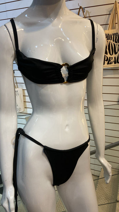 Biquíni Preto com Detalhe Dourado