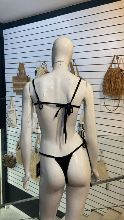 Biquíni Preto com Detalhe Dourado