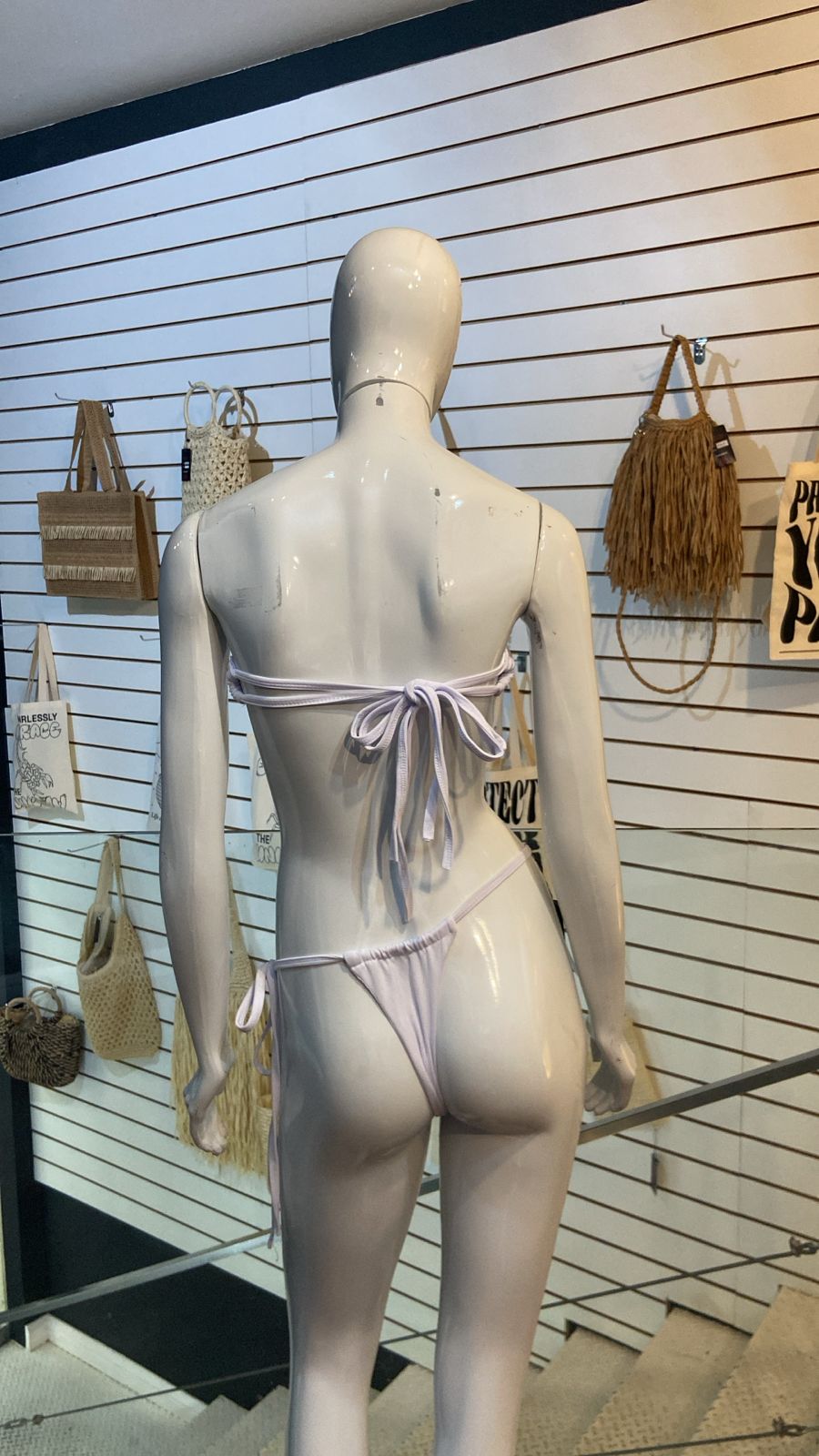 Biquíni Branco com Detalhe Dourado