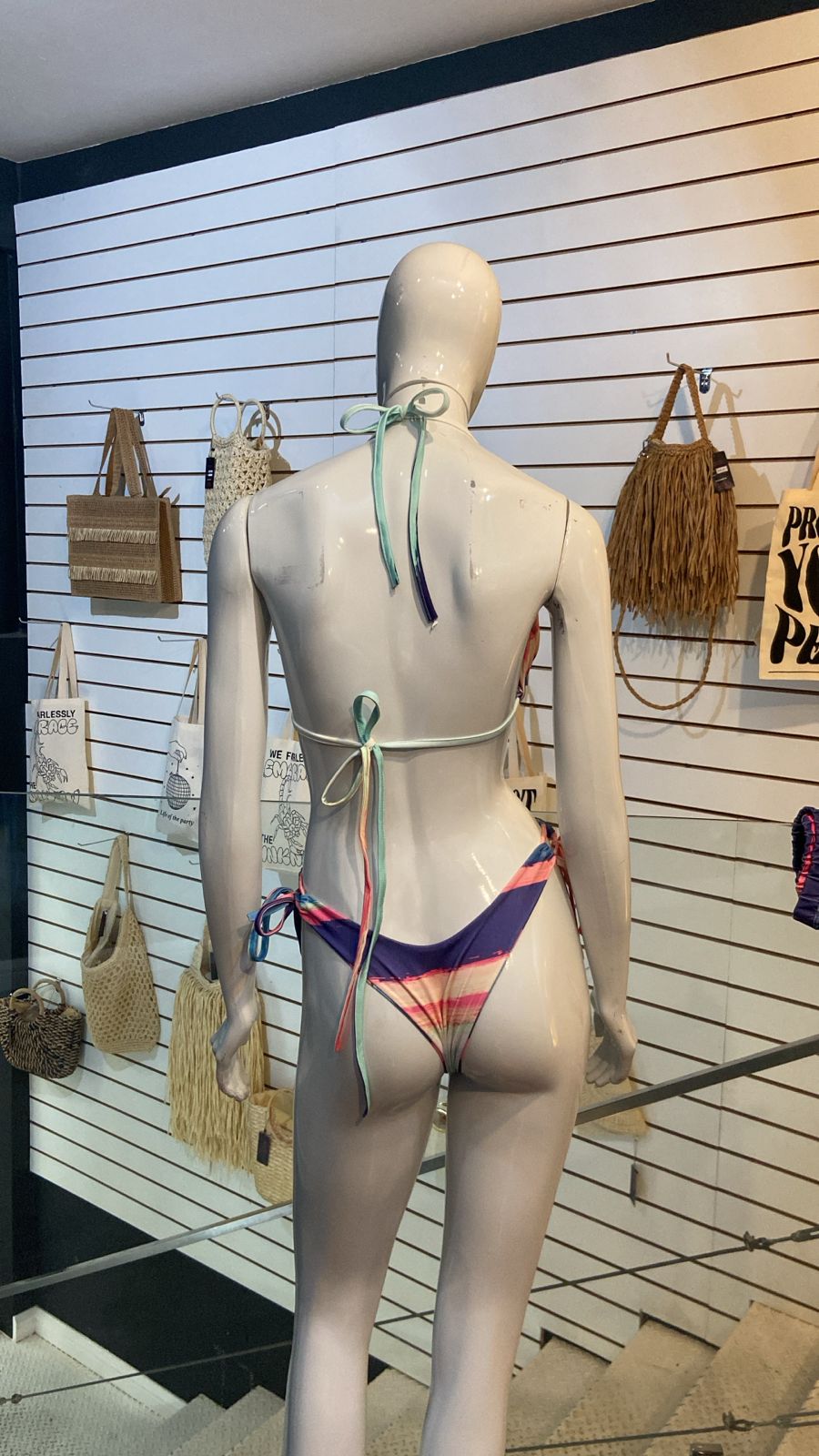 Conjunto Listrado Colorido com Saia Ajustável