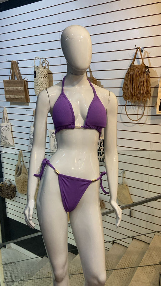 Biquíni Lilás Canelado com Detalhes Dourados