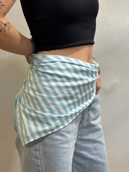 Lenço Listrado Branco com Azul Claro