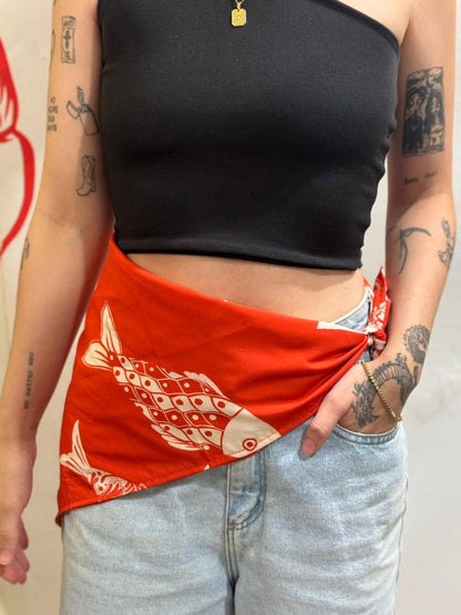 Lenço Vermelho com Desenhos de Peixe