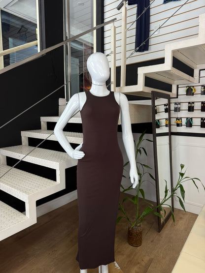 Vestido Longo Marrom Canelado com Fenda Lateral