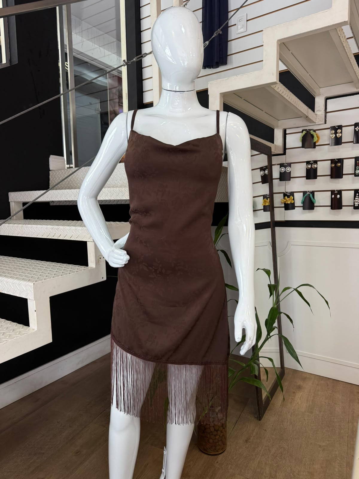 Vestido Marrom Midi com Franjas