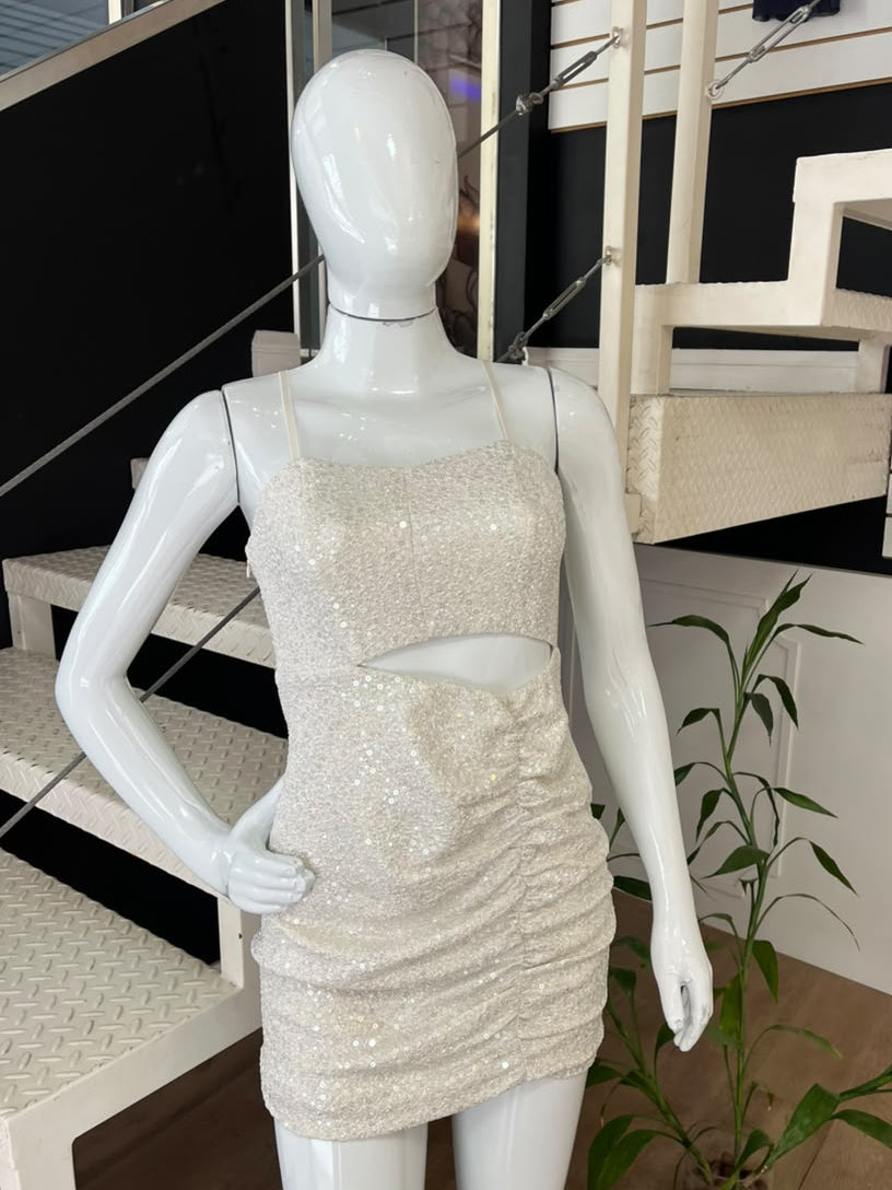 Vestido Curto Paetê com Recorte