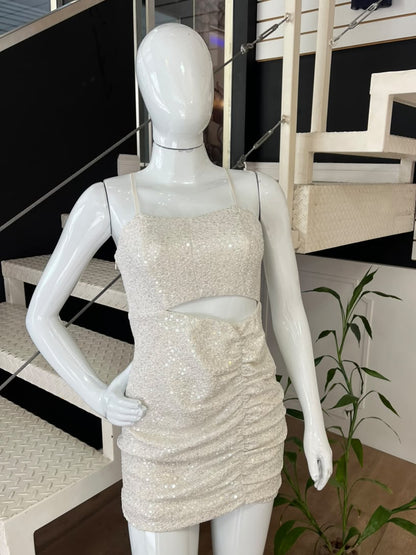 Vestido Curto Paetê com Recorte