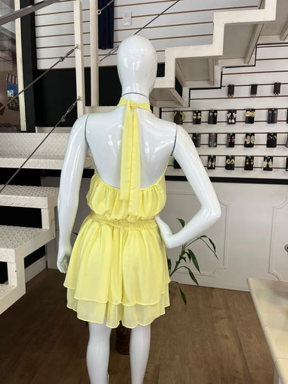 Vestido Curto Frente Única com Fivela