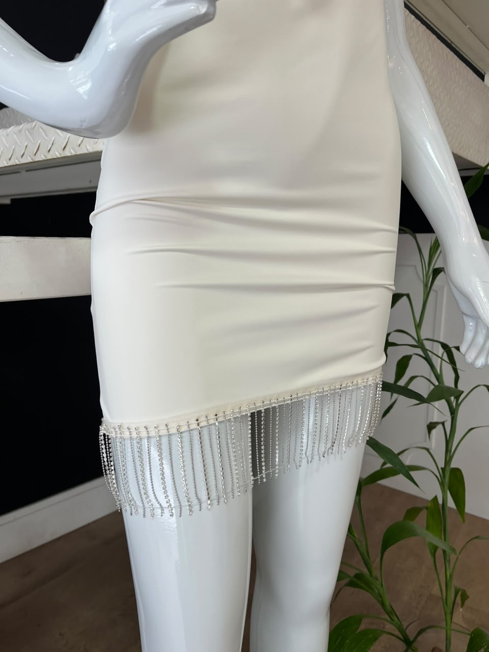 Vestido Branco com Strass e Franjas
