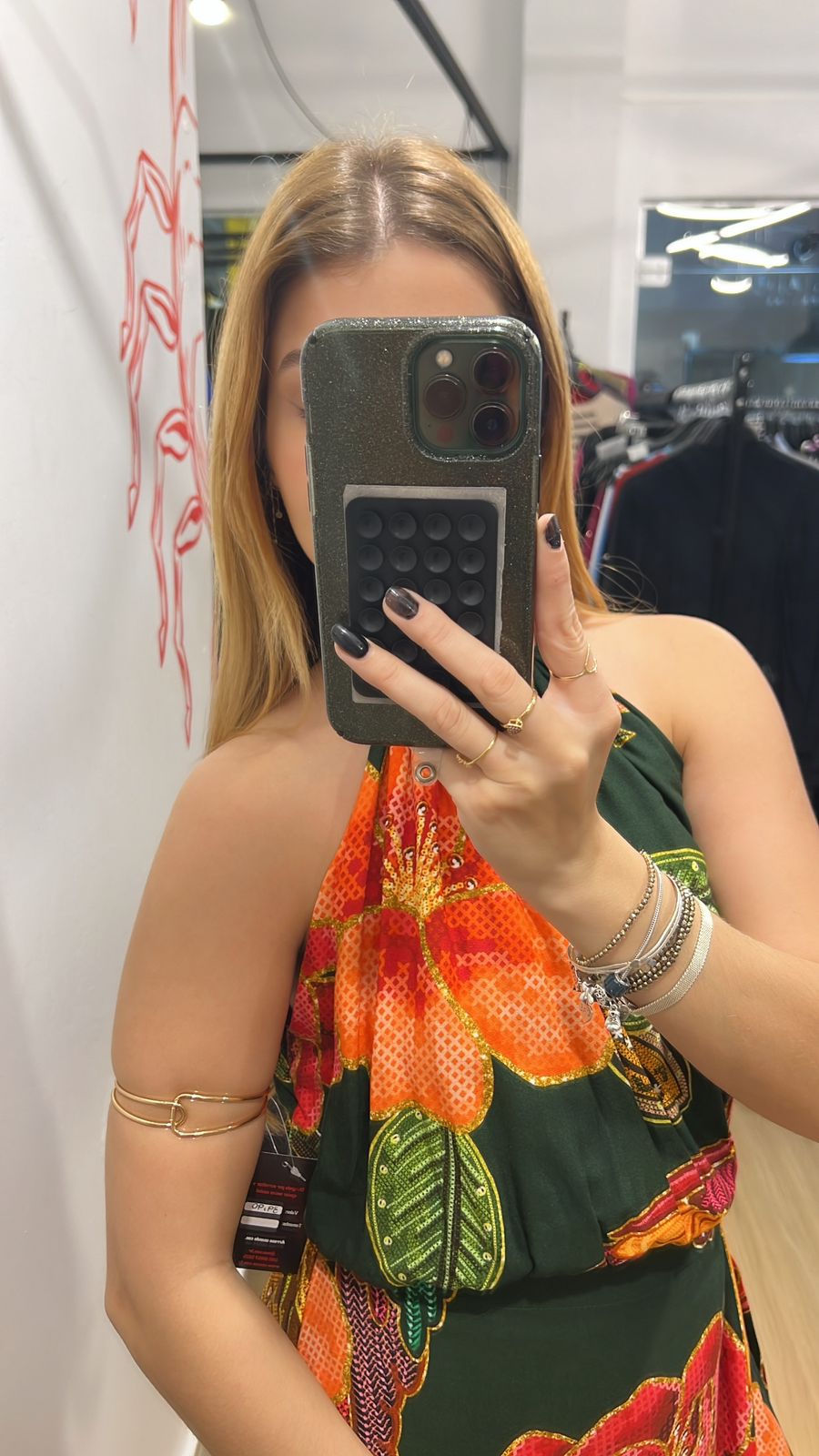 Bracelete dourado modelo cruzado