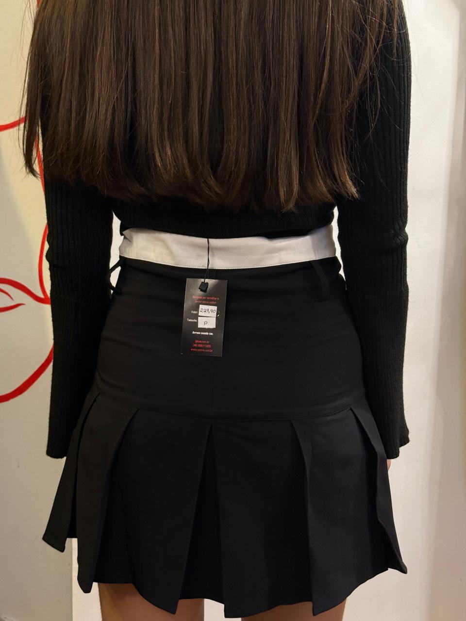 Saia de pregas cós contrastante