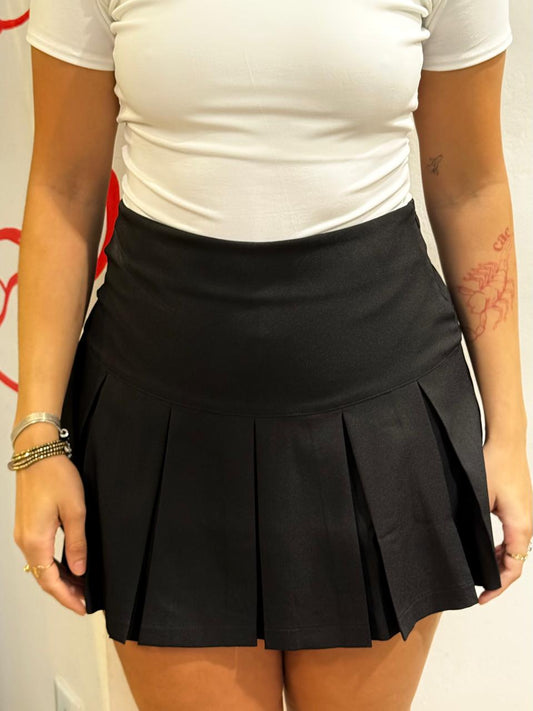 Saia short de pregas sem botão