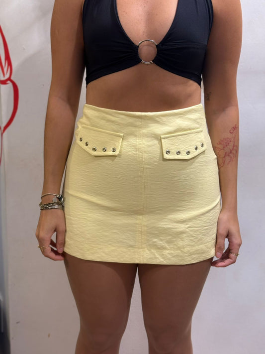 Saia Shorts Amarela com Detalhe de Ilhós