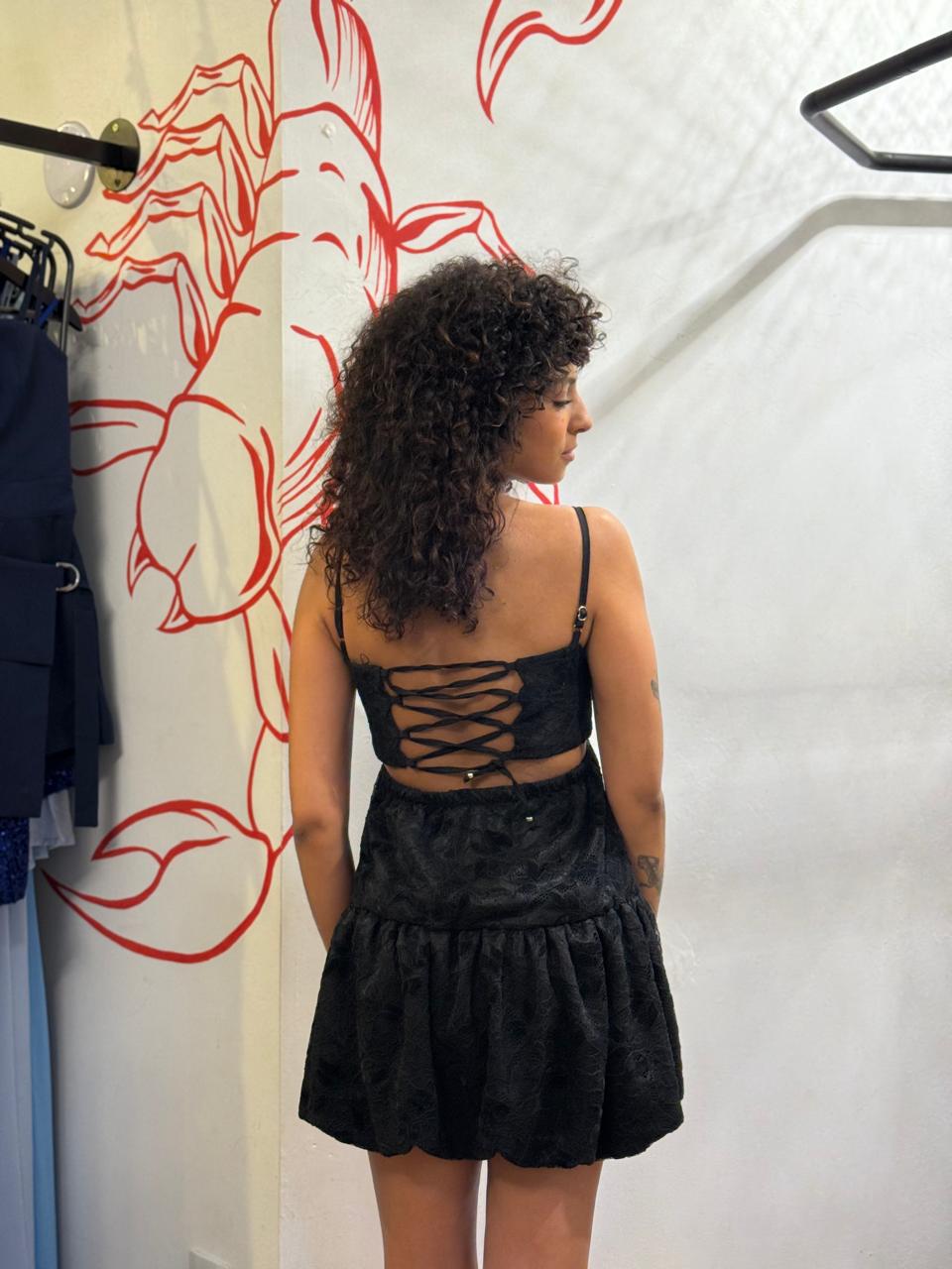 Vestido preto balonê com renda