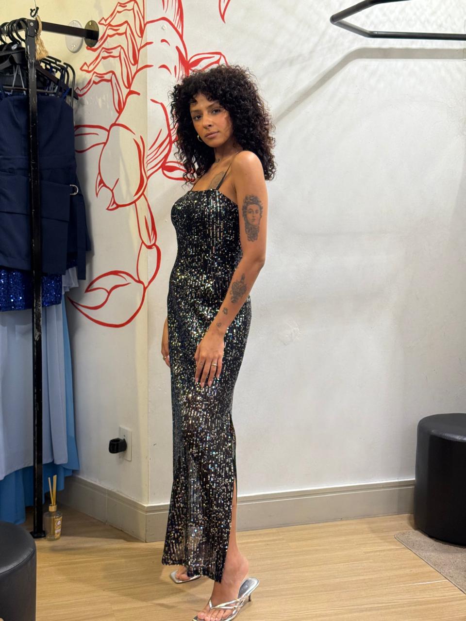 Vestido longo todo em paetê com fenda