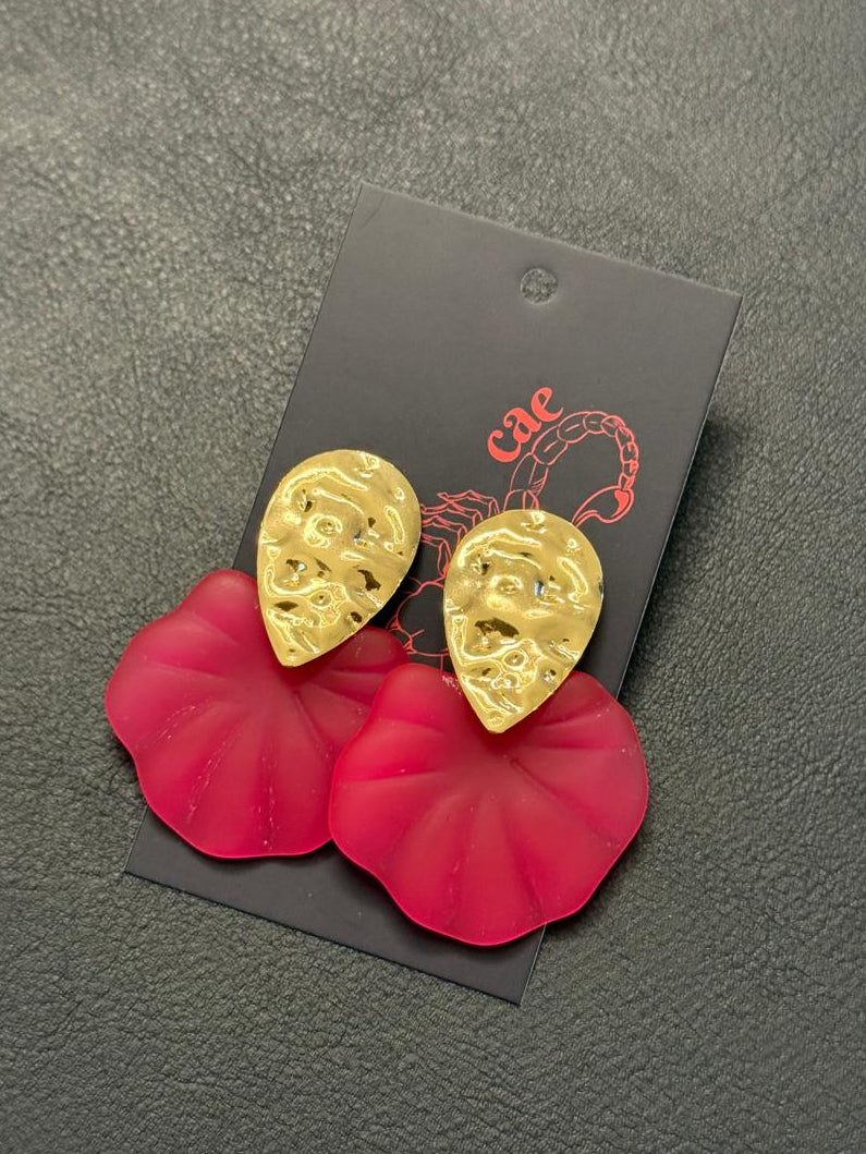 Brinco concha rosa com detalhes dourado