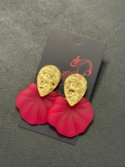 Brinco concha rosa com detalhes dourado